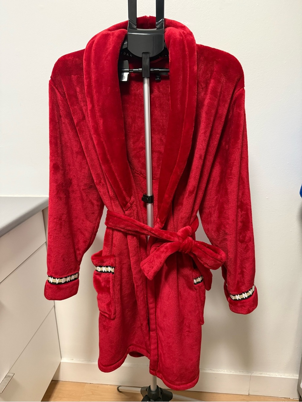 DKNY Plush Red Robe Women’s Medium Cozy Tie Waist Lounge Bathrobe